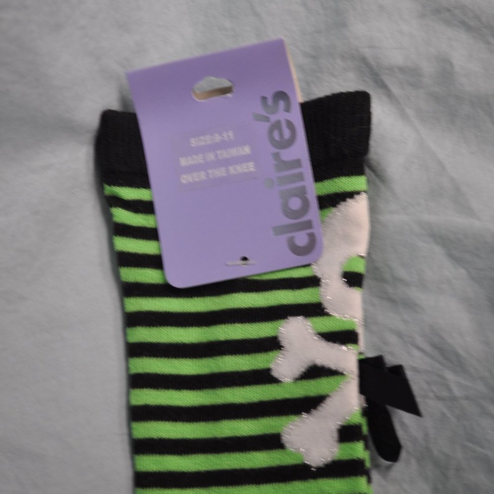 3 for $40 - claire's black green skull striped over knee stockings OS (299) - Picture 2 of 4